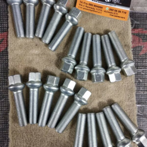 Bullone Ruota Sferico per Cerchi in Lega misura 14x1,50 Lunghezza 50 mm Chiave 17 Acciaio 10.9 ( testa bulloni ) xb67