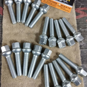 Bullone Ruota Sferico per Cerchi in Lega misura 12x1,50 Lunghezza 45 mm Chiave 17 Acciaio 10.9 ( testa bulloni ) xb90