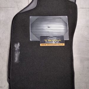 Set Tappeti Auto Alfa Romeo GT 2004 >  in Moquette Nero con Rinforzo Battitacco e Velcro di fissaggio ricamato