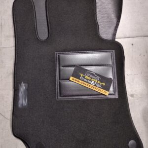Set Tappeti Auto Mercedes Classe E -  Moquette Nero con Rinforzo Battitacco e Velcro di fissaggio ricamato