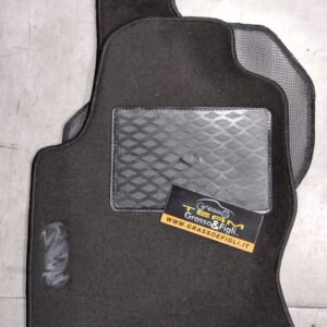 Set Tappeti Auto Ford Focus Mk2 dal 2004 al 2011 - Moquette Nero con Rinforzo Battitacco e Velcro di fissaggio ricamato
