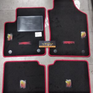 Set Tappeti Auto Fiat Abarth 500 / con logo Abarth Bordo Rosso - Moquette Nero con Rinforzo Battitacco e Velcro di fissaggio ricamato